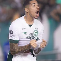 Pavón pode deixar a lateral com chegada de Diego Caito
