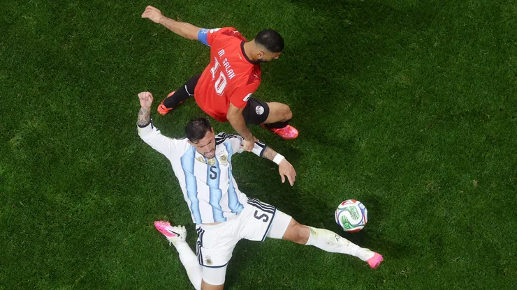 Paredes ganha homenagem de torcedor após classificação da Argentina.