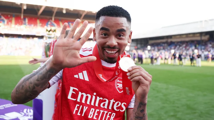 LONDON, ENGLAND - MAY 24: Gabriel Jesus of Arsenal holds up his winners medal and five fingers to indicate his total Premier League wins during the Premier League match between Crystal Palace and Arsenal at Selhurst Park on May 24, 2026 in London, England. (Photo by Michael Regan/Getty Images For Premier League)