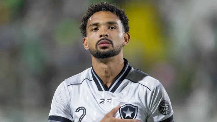 Vitinho jogador do Botafogo durante partida contra o Chapecoense no estadio Arena Conda pelo campeonato Brasileiro A 2026. Foto: Liamara Polli/AGIF