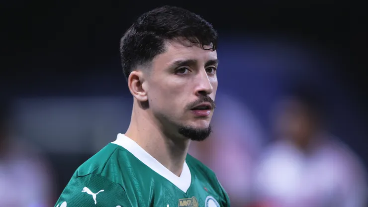 Joaquin Piquerez jogador do Palmeiras durante partida contra o Internacional no estadio Arena Allianz Parque pelo campeonato Brasileiro A 2025.