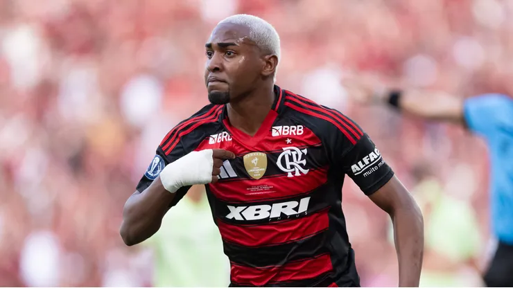 RJ - RIO DE JANEIRO - 23/08/2025 - COPA INTERCONTINENTAL SUB-20 2025, FLAMENGO X BARCELONA - Lorran jogador do Flamengo comemora seu gol durante partida contra o Barcelona no estadio Maracana pelo campeonato COPA INTERCONTINENTAL SUB-20 2025. Foto: Jorge Rodrigues/AGIF