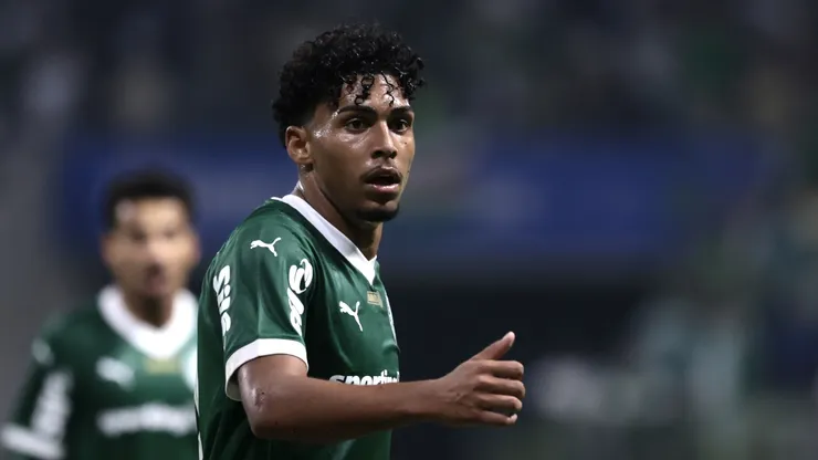 Luighi jogador do Palmeiras durante partida contra o Grêmio no estádio Arena Allianz Parque pelo campeonato Brasileiro A 2025. Foto: Marcello Zambrana/AGIF