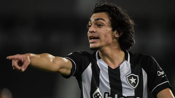 Matheus Nascimento jogador do Botafogo durante partida contra o Atletico-GO no estadio Engenhao pelo campeonato Brasileiro A 2022.