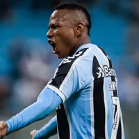 Campaz é criticado após perder gol na eliminação da Colômbia