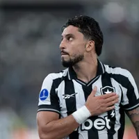 Botafogo toma decisão e só irá conversar sobre renovação de Alex Telles em agosto