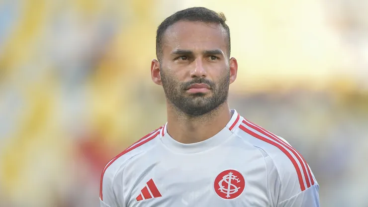 Thiago Maia jogador do Internacional durante partida contra o Fluminense no estádio Maracanã pelo campeonato Brasileiro A 2025. Foto: Thiago Ribeiro/AGIF