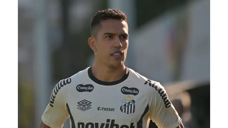 SP - SANTOS - 09/07/2026 - AMISTOSO, SANTOS X OSASCO SPORTING - Igor Vinicius jogador do Santos durante partida contra o Osasco Sporting no estadio CT Rei Pele pelo campeonato Amistoso. Foto: Jota Erre/AGIF