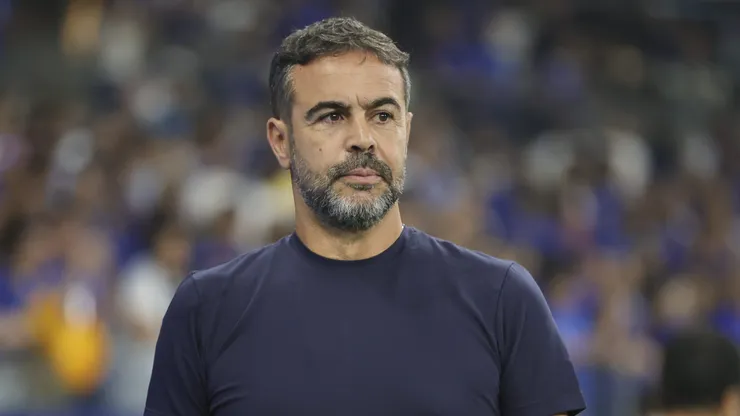 Artur Jorge tecnico do Cruzeiro durante partida contra o Fluminense no estadio Mineirao pelo campeonato Brasileiro A 2026. Foto: Gilson Lobo/AGIF