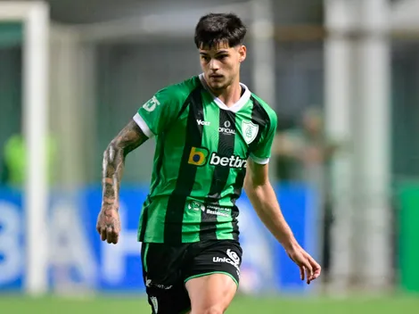 Vasco anuncia contratação de Paulinho