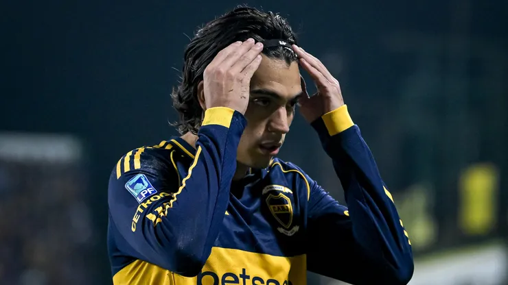 FLORENCIO VARELA, ARGENTINA - APRIL 23: Exequiel Zeballos of Boca Juniors gestures during a Torneo Apertura Mercado Libre 2026 match between Defensa y Justicia and Boca Juniors at Estadio Norberto Tomaghello on April 23, 2026 in Florencio Varela, Argentina. (Photo by Marcelo Endelli/Getty Images)