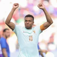 Mbappé tenta igualar recorde histórico de Cafu na Copa