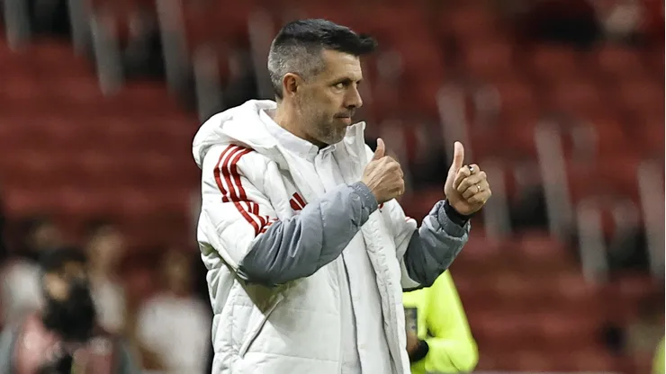 Paulo Pezzolano tecnico do Internacional durante partida contra o Vasco no estadio Beira-Rio pelo campeonato Brasileiro A 2026. Foto: Roberto Vinicius/AGIF