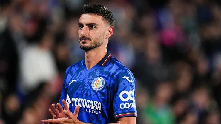 Domingos Duarte (Getafe) observa durante partida contra o Real Madrid pela LaLiga (Foto: Aitor Alcalde/Getty Images)