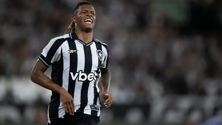 Danilo jogador do Botafogo durante partida contra o Cruzeiro no estadio Engenhao pelo campeonato Brasileiro A 2026.