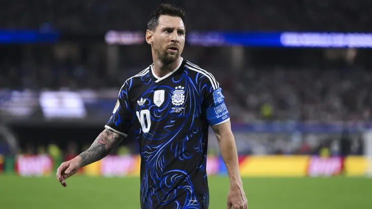 Argentina de Messi vai usar azul contra a Inglaterra na semifinal da Copa. Foto: David Ramos/Getty Images