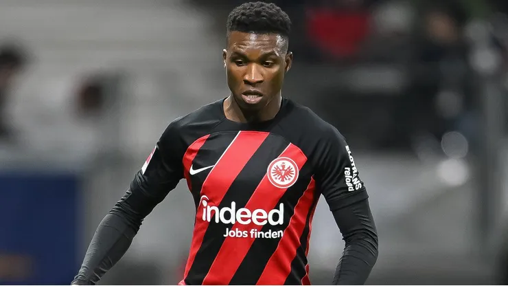 Aurélio Buta durante confronto entre Eintracht Frankfurt x Borussia Mönchengladbach em 2023.