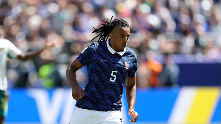EAST RUTHERFORD, NEW JERSEY - JUNE 16: Jules Kounde #5 of France controls the ball during the FIFA World Cup 2026 Group I match between France and Senegal at New York New Jersey Stadium on June 16, 2026 in East Rutherford, New Jersey. (Photo by Al Bello/Getty Images)