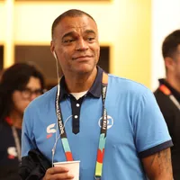 Denilson critica textos publicados por jogadores do Brasil