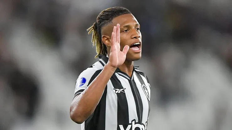 Danilo confirma retorno aos treinos no Botafogo