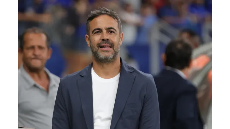 MG - BELO HORIZONTE - 01/04/2026 - BRASILEIRO A 2026, CRUZEIRO X VITORIA - Artur Jorge tecnico do Cruzeiro durante partida contra o Vitoria no estadio Mineirao pelo campeonato Brasileiro A 2026. Foto: Gilson Lobo/AGIF