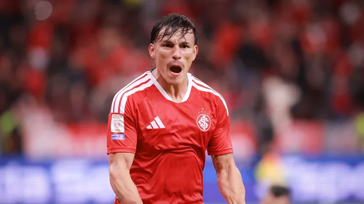 Alexandro Bernabei jogador do Internacional comemora seu gol durante partida contra o Fluminense no estadio Beira-Rio pelo campeonato Brasileiro A 2026. Foto: Maxi Franzoi/AGIF