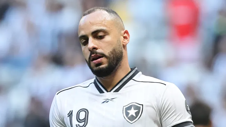Arthur Cabral jogador do Botafogo lamenta durante partida contra o Atletico-MG no estadio Arena MRV pelo campeonato Brasileiro A 2026. Foto: Gilson Lobo/AGIF