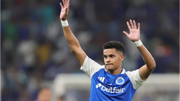 MG - BELO HORIZONTE - 18/10/2025 - BRASILEIRO A 2025, CRUZEIRO X FORTALEZA - Kaua Prates jogador do Cruzeiro durante partida contra o Fortaleza no estadio Mineirao pelo campeonato Brasileiro A 2025. Foto: Gilson Lobo/AGIF