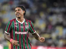 John Kennedy quer ficar, mas Fluminense aguarda nova oferta da Lazio