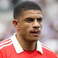 Taison, ex-Internacional, recebe consulta do Athletico-PR