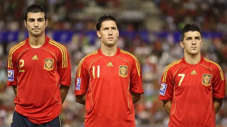 David Villa (R), Joan Capdevila (C) and Raul Albiol of Spain prior to the FIFA2010 World Cup Qualifier match between Spain and Armenia at the Carlos Belmonte Stadium on September 10, 2008 in Albacete, Spain. Spain won the match 4-0.