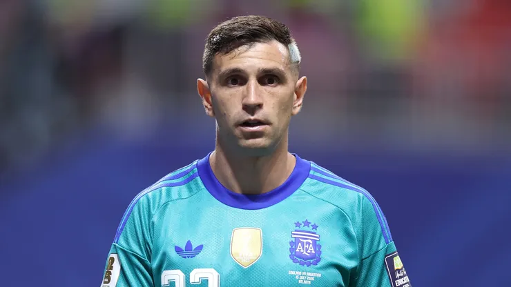 Emiliano Martínez #23 (Argentina) observa durante partida contra a Inglaterra pela semifinal da Copa 2026 (Foto: Buda Mendes/Getty Images)