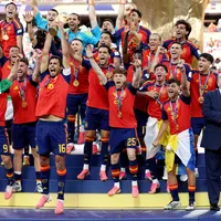 Espanha comemora título com bandeiras diferentes