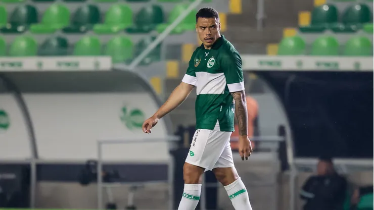 Mandaca jogador do Juventude durante partida contra o Vila Nova-GO no estadio Alfredo Jaconi pelo campeonato Brasileiro B 2026.