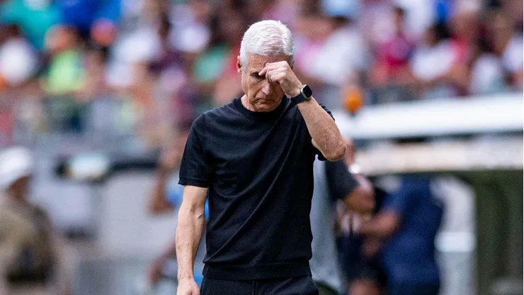 Luis Castro tecnico do Gremio durante partida contra o Bahia no estadio Arena Fonte Nova pelo campeonato Brasileiro A 2026. Foto: Jhony Pinho/AGIF