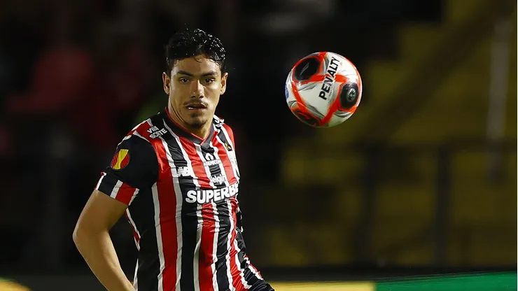 Moreira atuando no São Paulo