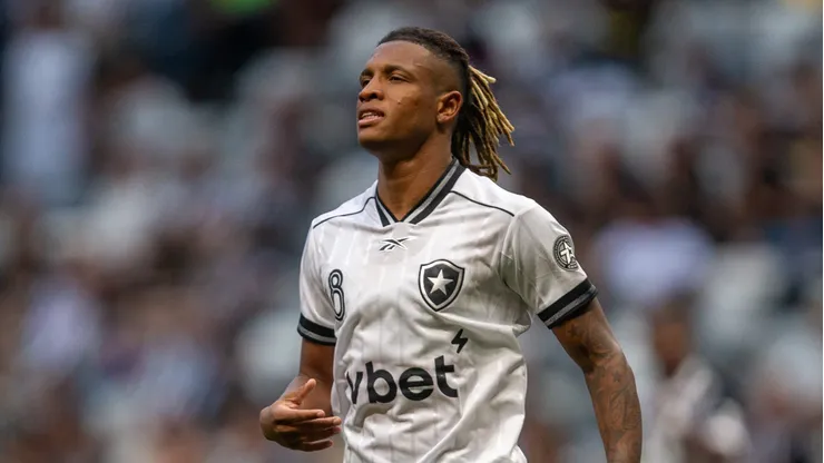 Danilo jogador do Botafogo durante partida contra o Atletico-MG no estadio Arena MRV pelo campeonato Brasileiro A 2026. Foto: Fernando Moreno/AGIF