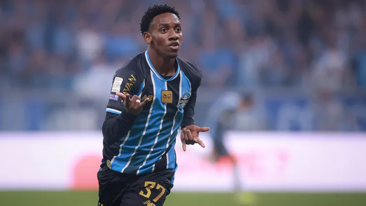Gabriel Mec jogador do Gremio comemora seu gol durante partida contra o Corinthians no estadio Arena do Gremio pelo campeonato Brasileiro A 2026.