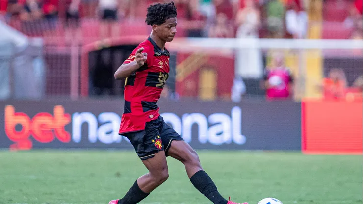 Zé Lucas jogador do Sport durante partida contra o Internacional no estadio Ilha do Retiro pelo campeonato Brasileiro A 2025.