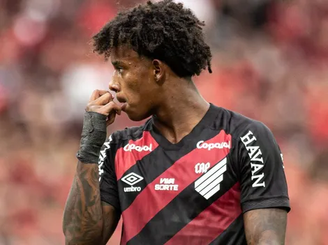 Ex-Athletico, marca duas vezes em sua estreia no Shakhtar