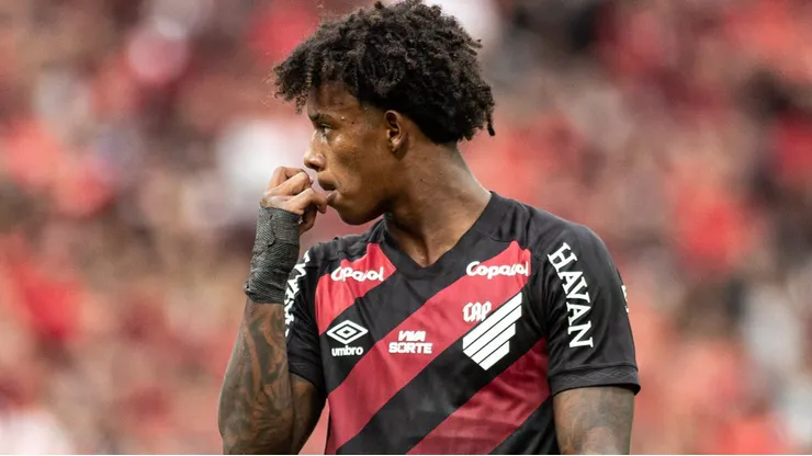 Bruninho durante confronto contra o Londrina no Campeonato Paranaense de 2026.