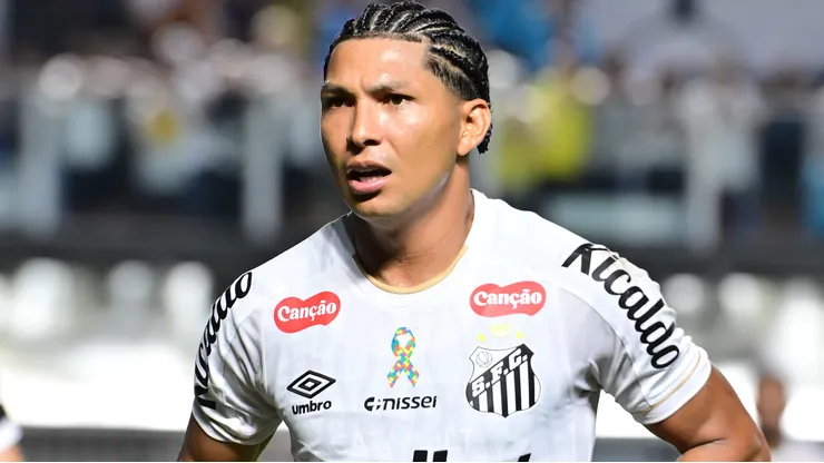 Rony durante confronto contra o Remo no Brasileirão de 2026.