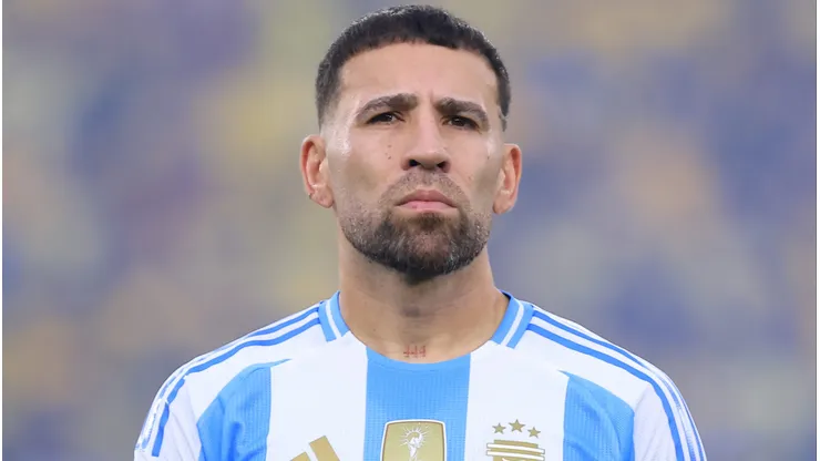 Otamendi durante partida contra o Equador antes da Copa do Mundo de 2026.