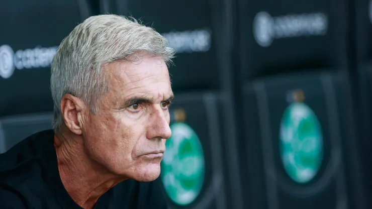 Luis Castro tecnico do Gremio durante partida contra o Juventude no estadio Alfredo Jaconi pelo campeonato Gaucho 2026.