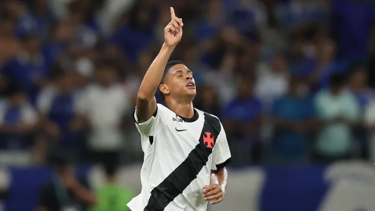 Cauan Barros jogador do Vasco comemora seu gol durante partida contra o Cruzeiro no estadio Mineirao pelo campeonato Brasileiro A 2026. Foto: Gilson Lobo/AGIF