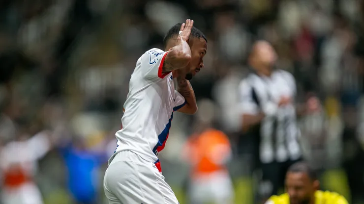 Ademir jogador do Bahia comemora seu gol durante partida contra o Atletico-MG no estadio Arena MRV pelo campeonato Brasileiro A 2026. Foto: Fernando Moreno/AGIF
