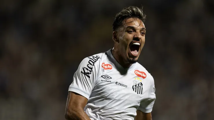 'Novo' lateral do Santos, Gabriel Menino sonha com a Copa do Mundo de 2030