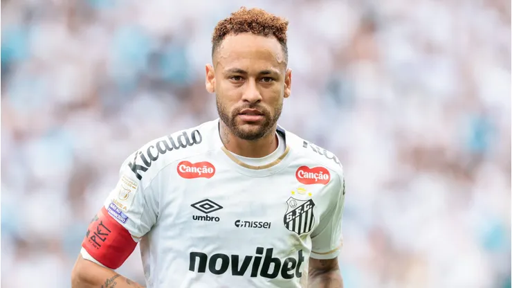Neymar deve retornar no Santos contra a Chapecoense.