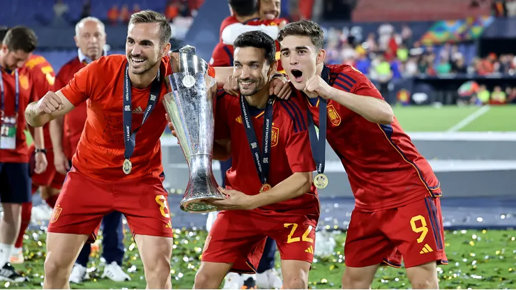 ROTTERDAM, NETHERLANDS - JUNE 18: (L-R) Fabian Ruiz, Jesus Navas and Gavi of Spain pose for a photograph with the UEFA Nations League trophy after the team's victory in the UEFA Nations League 2022/23 final match between Croatia and Spain at De Kuip on June 18, 2023 in Rotterdam, Netherlands. (Photo by Christof Koepsel/Getty Images)