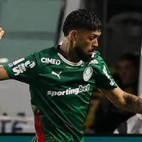Barboza estreia com cartão amarelo no Palmeiras